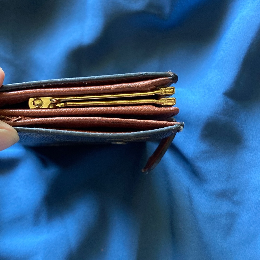 Louis Vuitton Vintage Wallet - Picture 5 of 11
